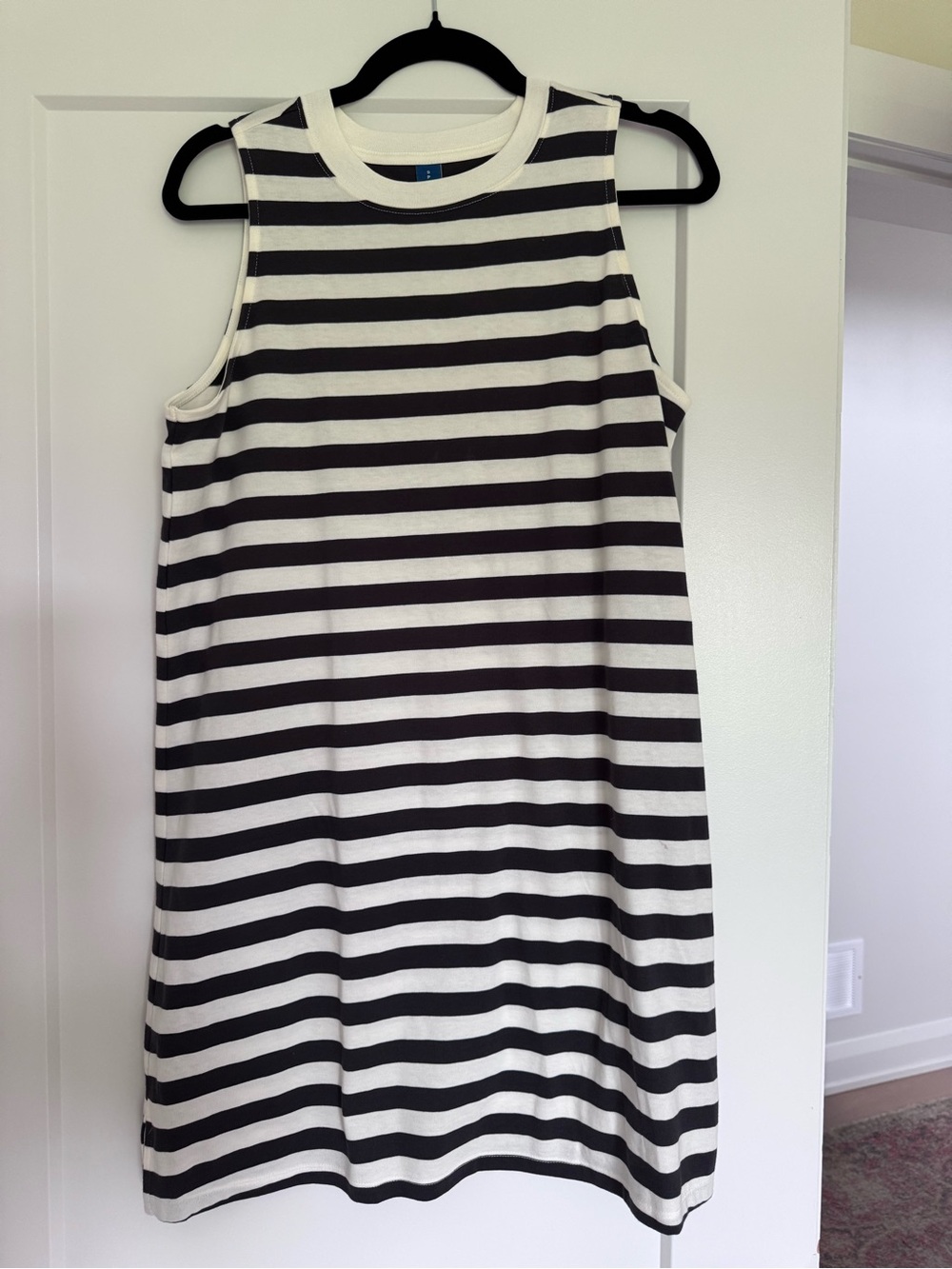 Old Navy Sleeveless Grey and White Striped Shift Dress